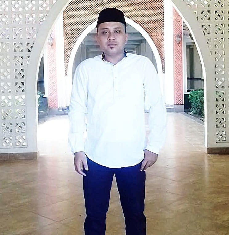 Ketua Takmir Masjid Al-Iman Desa Hutamonu, Fatris Nusi, S.Pd (Foto: EM)