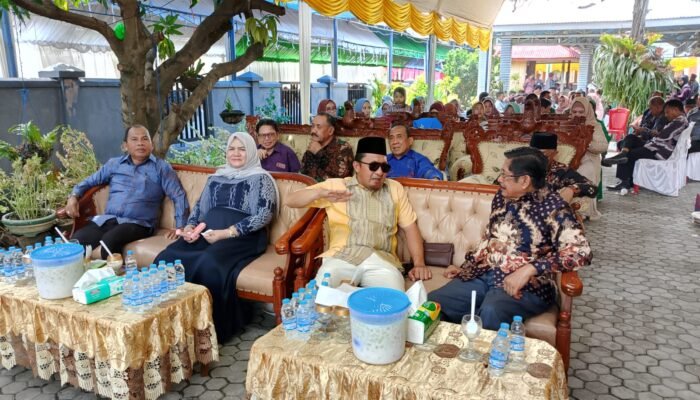 Pimpinan Daerah Tojo Una-Una Hadiri Resepsi Pernikahan Keponakan Mantan Bupati
