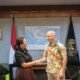 Direktur Reconnect Thomas Despin (Kiri) saat melakukan Penandatanganan Memorandum of Understanding (MoU) dengan Deputi Bidang Pemasaran, Made Ayu Marthini (Kanan)