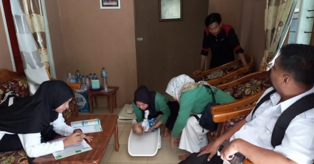 Pelaksanaan giat kunjungan rumah yang dilakukan petugas Puskesmas pada Rabu 4 Juni 2025, di Desa Bongo Nol.