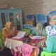 Kepala UPTD Puskesmas Bongo Nol, Yusna Lamatowa, S.Tr., Keb., saat melaksanakan giat Monev Posyandu di Anggrek 2, Dusun Dulamayo, pada Kamis, 12 Juni 2025.