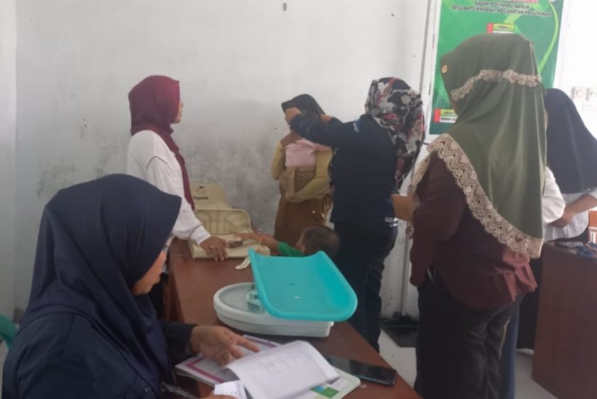Giat pelayanan posyandu yang dilaksanakan pada Rabu, 11 Juni 2025, di Posyandu Dahlia Satu, Desa Batu Keramat.