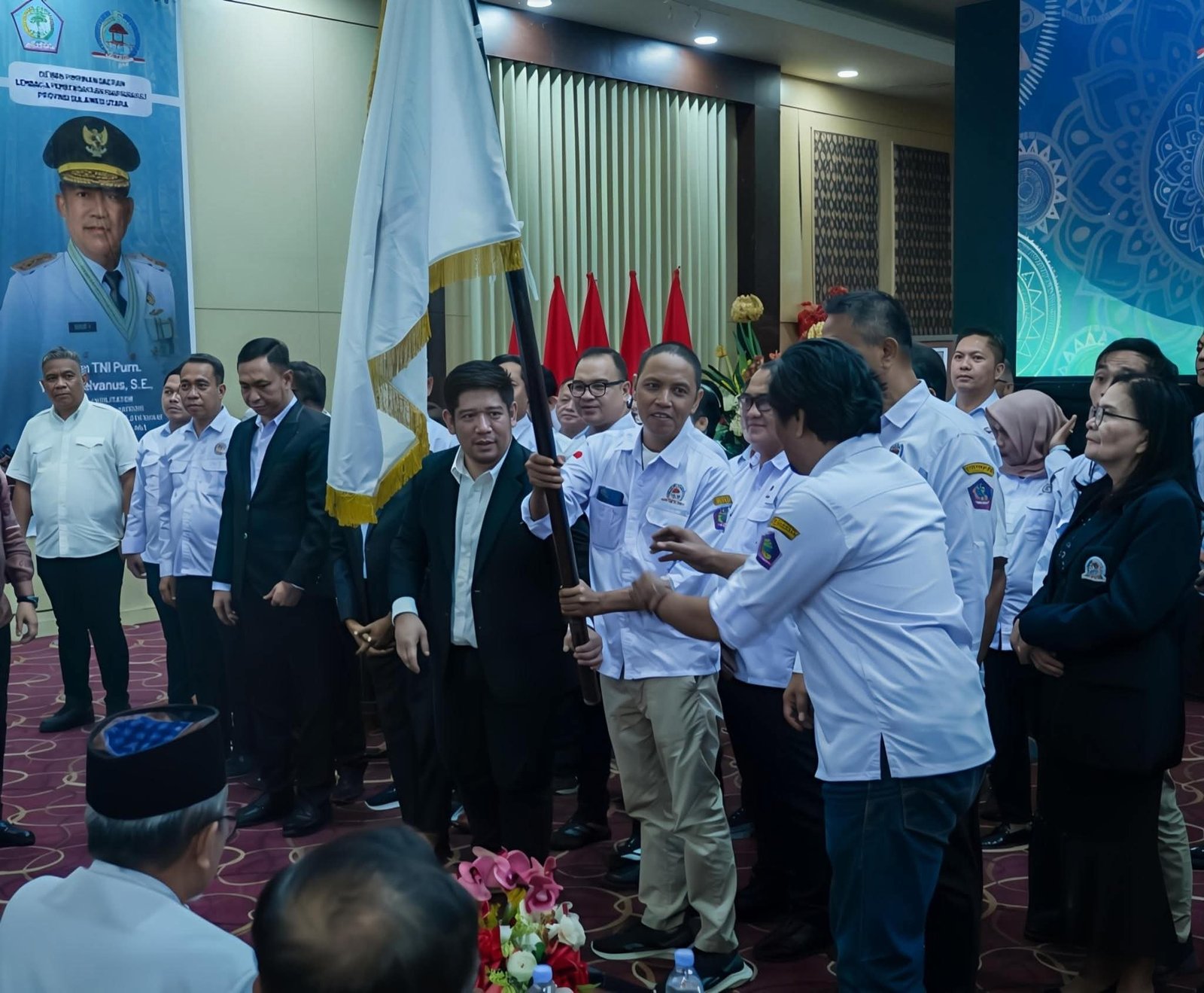 Pelantikan Pengurus/Fungsionaris DPD Lembaga Pemberdayaan Masyarakat (LPM) Sulawesi Utara periode 2025–2030 berlangsung khidmat di Ruang CJ Rantung, Kantor Gubernur Sulut, Senin 29 September 2025.