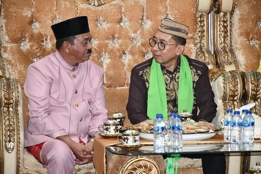 Menteri Kebudayaan Republik Indonesia, Fadli Zon, dan Bupati Boaloemo, Drs. Rum Pagau.