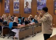 Menyentuh Hati! Relawan GOROBA Belajar Bahasa Isyarat Demi Pahami Dunia Tuli