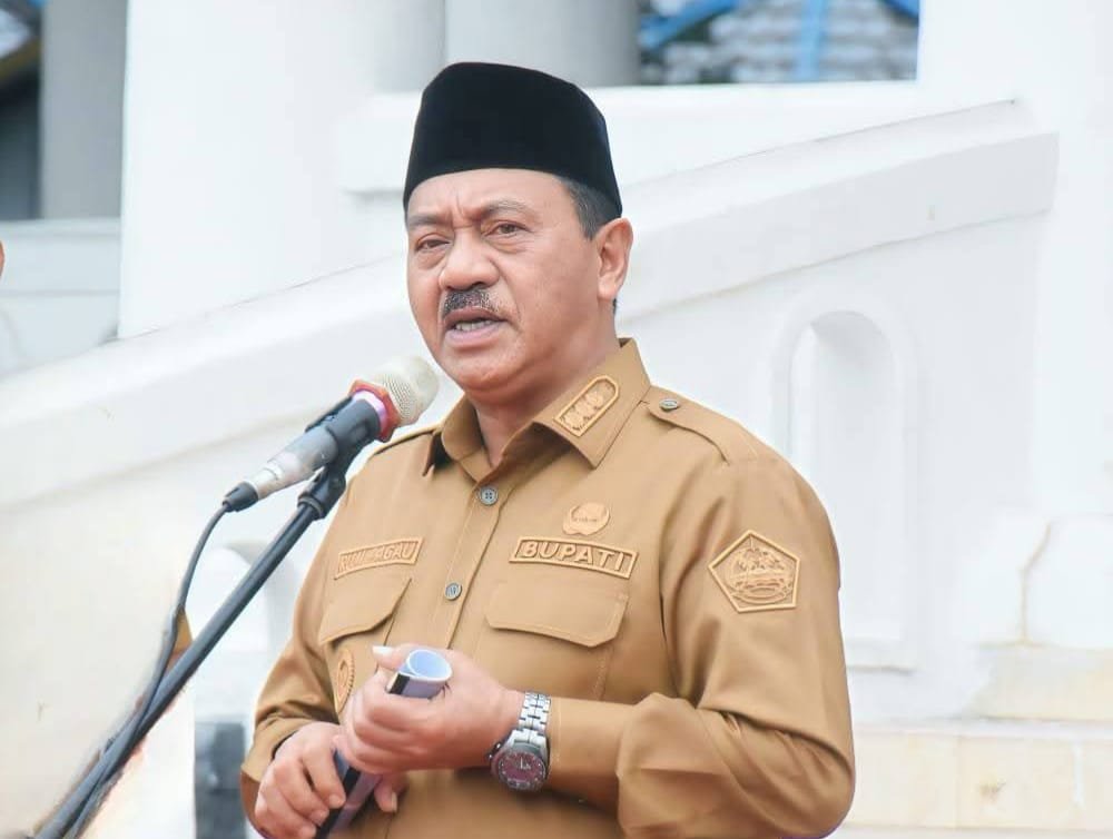 Bupati Boalemo, Drs. Rum Pagau.