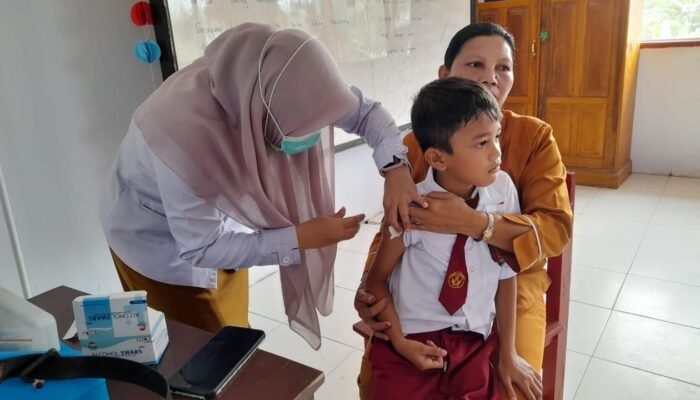 Puskesmas Bongo Nol Laksanakan BIAS di SDN 16 Paguyaman, Perkuat Kekebalan Anak Sekolah
