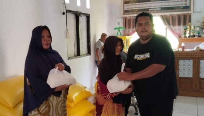 Wujud Kepedulian, 200 Lansia dan Janda di Dulupi Terima Bantuan Beras