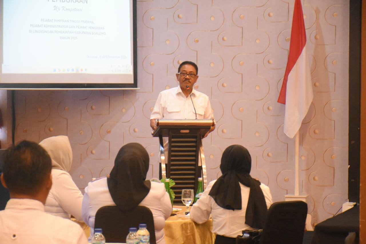 Bupati Boalemo, Drs. H. Rum Pagau, saat membuka kegiatan Profiling Aparatur Sipil Negara (ASN) yang digelar di Hotel Grand Q, Kota Gorontalo, Rabu 5 November 2025.