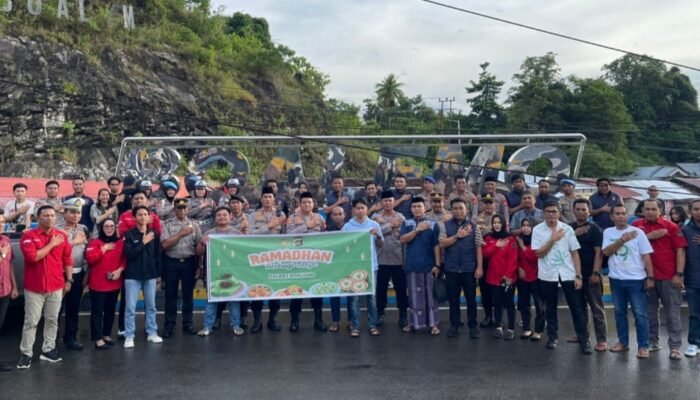 Bentuk Kepedulian Sosial, Polres Boalemo Gandeng Awak Media Bagikan 350 Paket Takjil