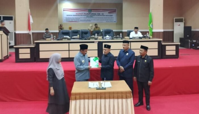 Paparkan Kinerja 2025 di Paripurna DPRD, Bupati Rum Fokus Infrastruktur, Ekonomi dan Pelayanan Dasar