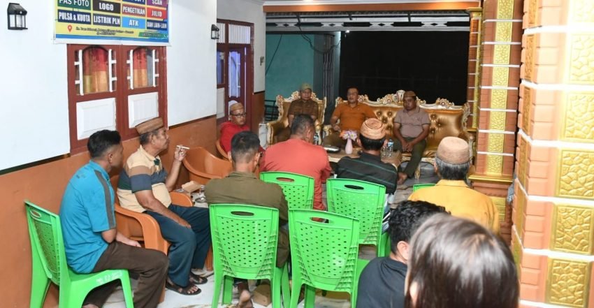 Wakil Bupati Boalemo, Lahmuddin Hambali bersama masyarakat dan pemilik lahan membahas kesiapan lahan yang akan digunakan untuk pembangunan infrastruktur air di Desa Mohungo, Kecamatan Tilamuta, Selasa 14 April 2026. (Foto: Etnikmedia.id/Humas Pemda Boalemo)