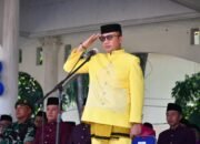 Wakil Bupati Boalemo Lahmuddin Hambali, bertindak sebagai inspektur upacara pada peringatan Hari Pendidikan Nasional (Hardiknas) Tingkat Kabupaten Boalemo Tahun 2026 yang digelar di Alun-Alun Tilamuta, Sabtu 2 Mei 2026. (Foto: Hms Pemda Boalemo)