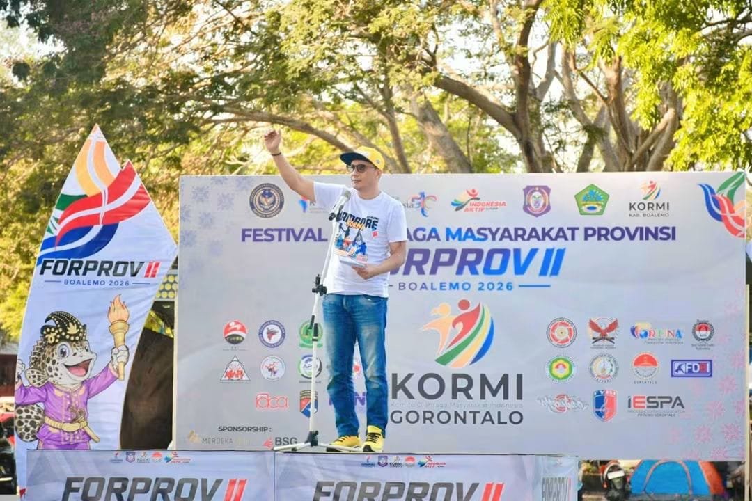 Wakil Bupati Boalemo, Lahmuddin Hambali, menutup rangkaian Festival Olahraga Masyarakat Provinsi (FORPROV) II KORMI Tahun 2026 yang berlangsung semarak selama tiga hari berturut-turut, mulai 24 hingga 26 Juli 2026, di kawasan wisata Pantai Bolihutuo.