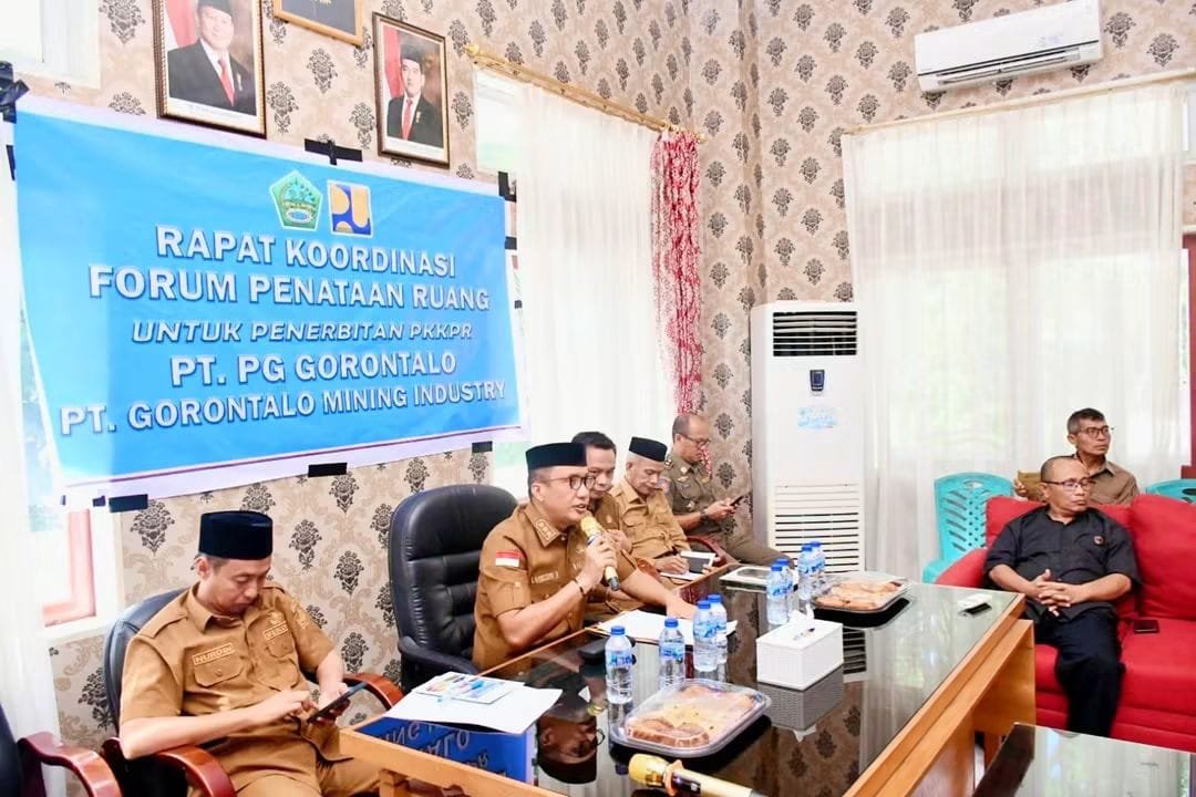 Wakil Bupati Boalemo, Lahmuddin Hambali saat memimpin rapat koordinasi Forum Penataan Ruang bersama jajaran perangkat daerah terkait di lingkungan Pemerintah Kabupaten Boalemo, Senin 11 Mei 2026.