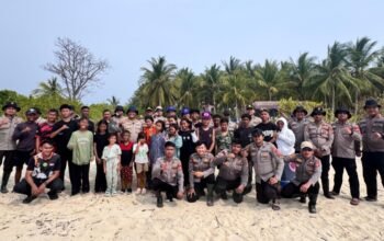 Maknai Sumpah Pemuda dengan Aksi Nyata, Kapolres Boalemo Pimpin Gerakan Pelestarian Lingkungan di Pulau Asiangi